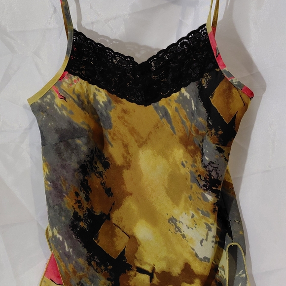 Elegant Multicolor Camisole with Lace Trim - Picture 3 of 11